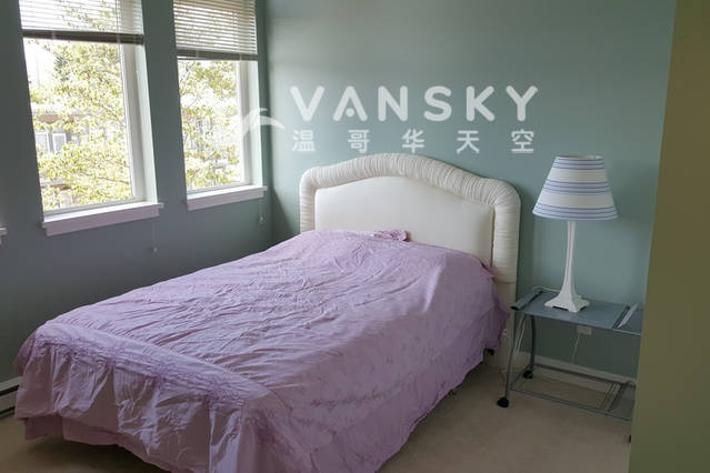 260810165627_master bedroom 3rd floor.jpg